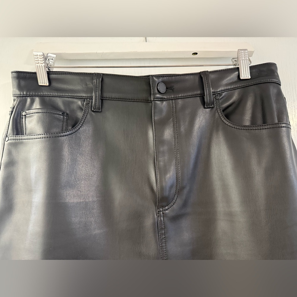 Ann Taylor Black Faux Leather Pencil Skirt size 12 - Picture 4 of 6